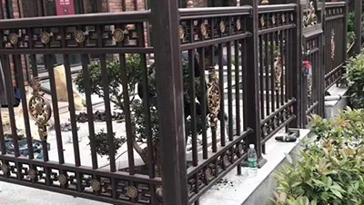 난간 및 손잡이