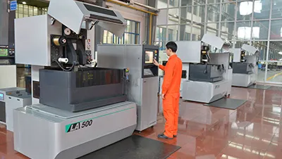 와이어 EDM 기계