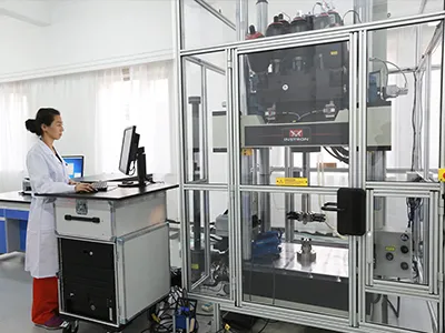 만능 재료 시험기